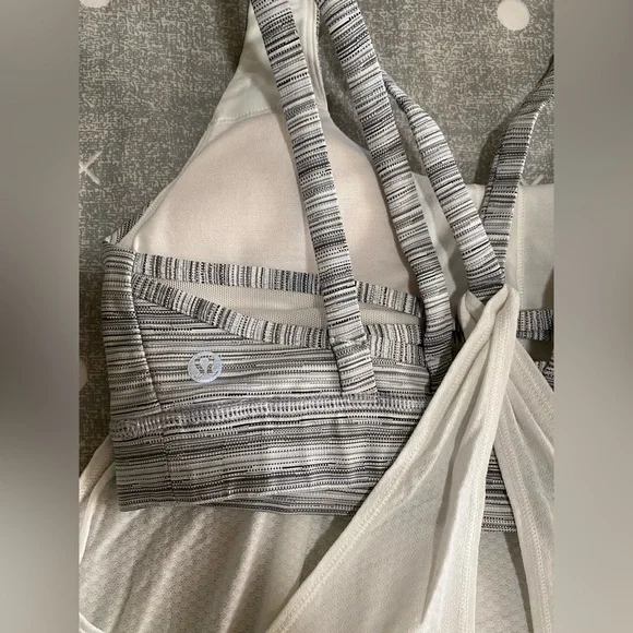 Lululemon nouveau limits tank 💖 - Picture 3 of 4